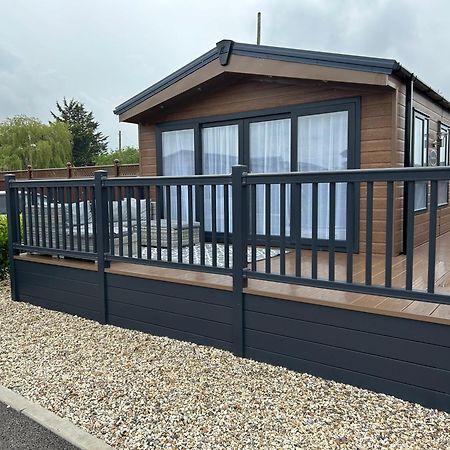 Kingfisher Lodge Long Acre Holiday Park Evesham Exterior foto