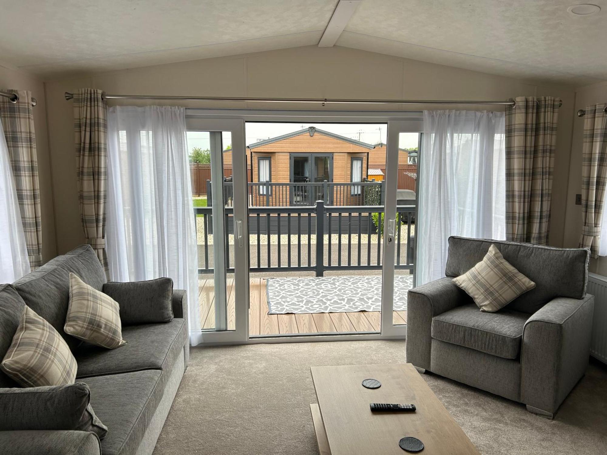 Kingfisher Lodge Long Acre Holiday Park Evesham Exterior foto